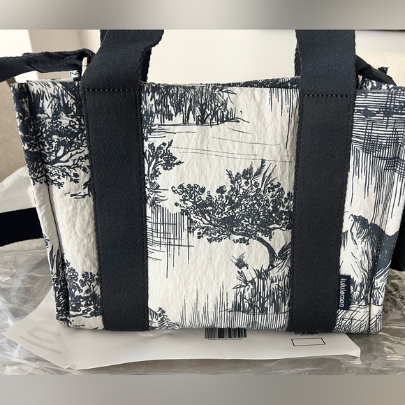 NWT Lululemon Boxy Mini Tote *Print - 4.5L Sketch Turtledove Navy/Obsidian - Picture 11 of 16